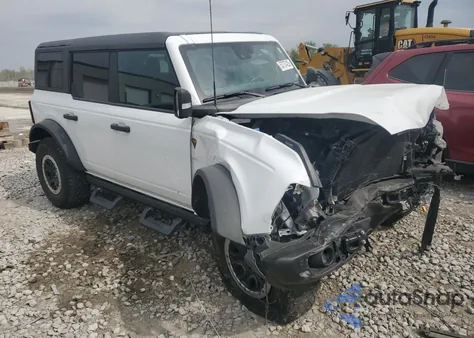 2022 Ford Bronco Base z USA, uszkodzony, nr VIN 1FMEE5DH4NLB15044